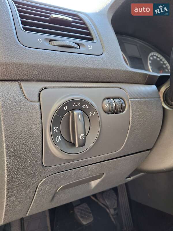 Хэтчбек Volkswagen Golf 2008 в Днепре