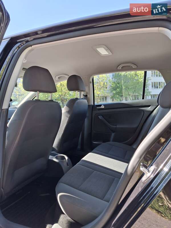 Хэтчбек Volkswagen Golf 2008 в Днепре