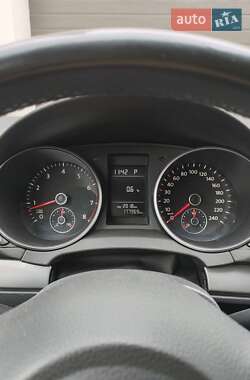 Хэтчбек Volkswagen Golf 2011 в 