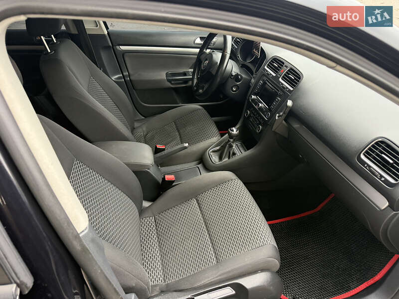 Универсал Volkswagen Golf 2011 в Киеве