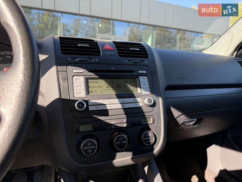 Хэтчбек Volkswagen Golf 2005 в Луцке фото 6 Хэтчбек Volkswagen Golf 2005 в Луцке