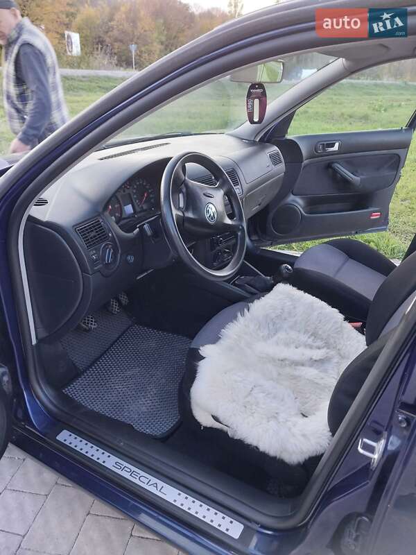 Хэтчбек Volkswagen Golf 2002 в Тернополе