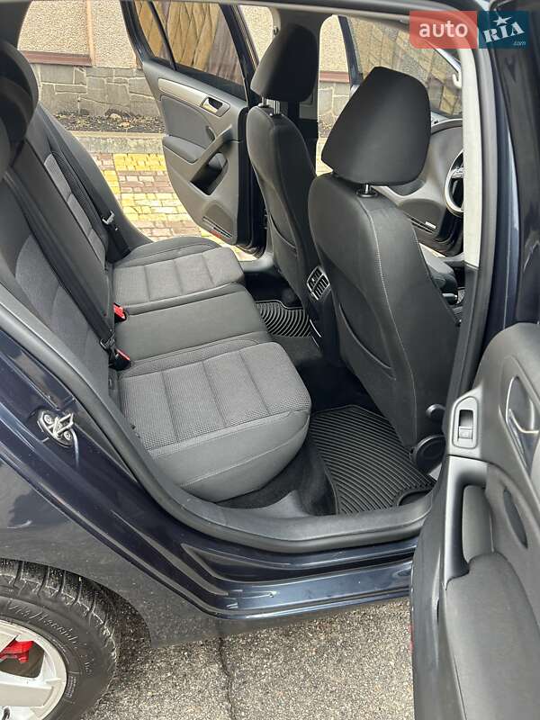 Хэтчбек Volkswagen Golf 2012 в Харькове