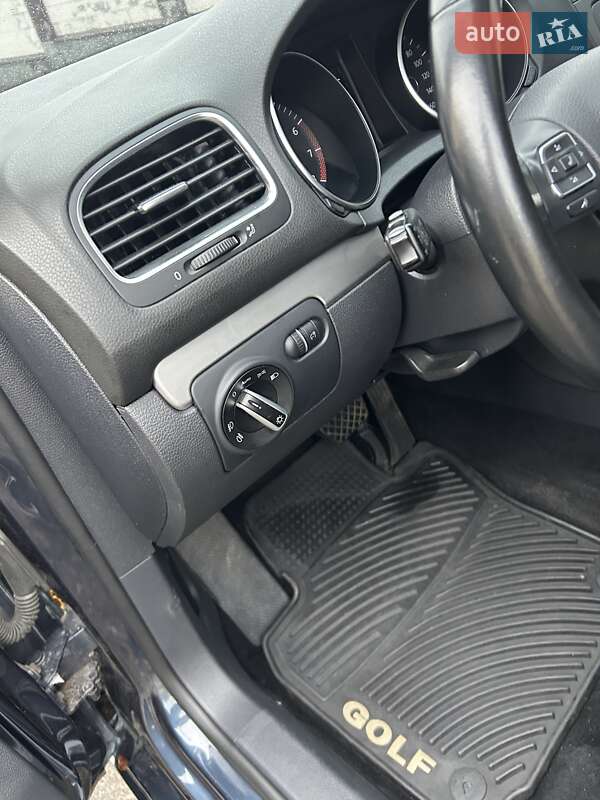 Хэтчбек Volkswagen Golf 2012 в Харькове