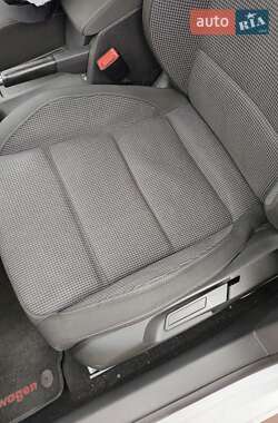 Хэтчбек Volkswagen Golf 2011 в 