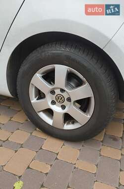 Хэтчбек Volkswagen Golf 2011 в 