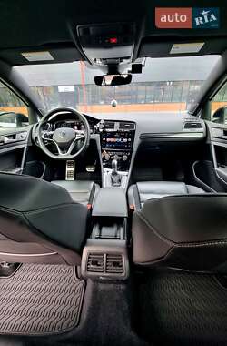 Хэтчбек Volkswagen Golf 2019 в 