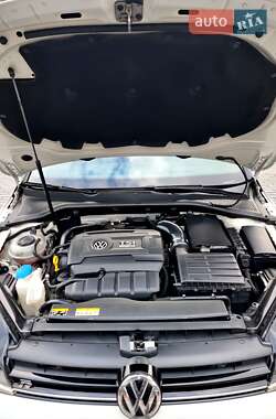 Хэтчбек Volkswagen Golf 2019 в 