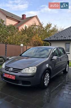 Хэтчбек Volkswagen Golf 2004 в Ковеле