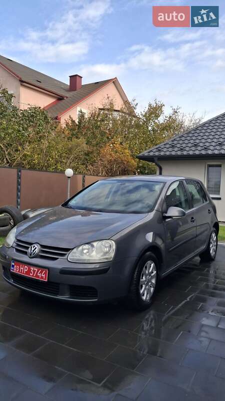 Volkswagen Golf 2004