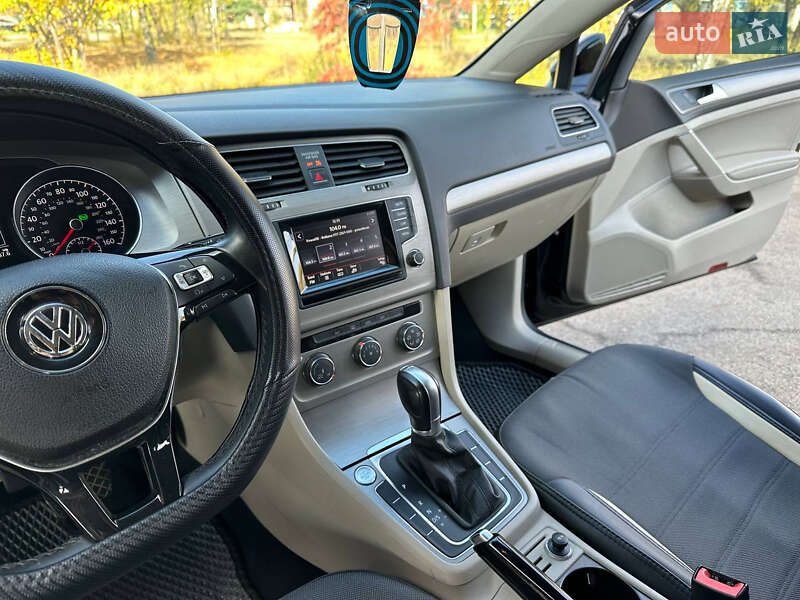 Універсал Volkswagen Golf 2015 в Дніпрі