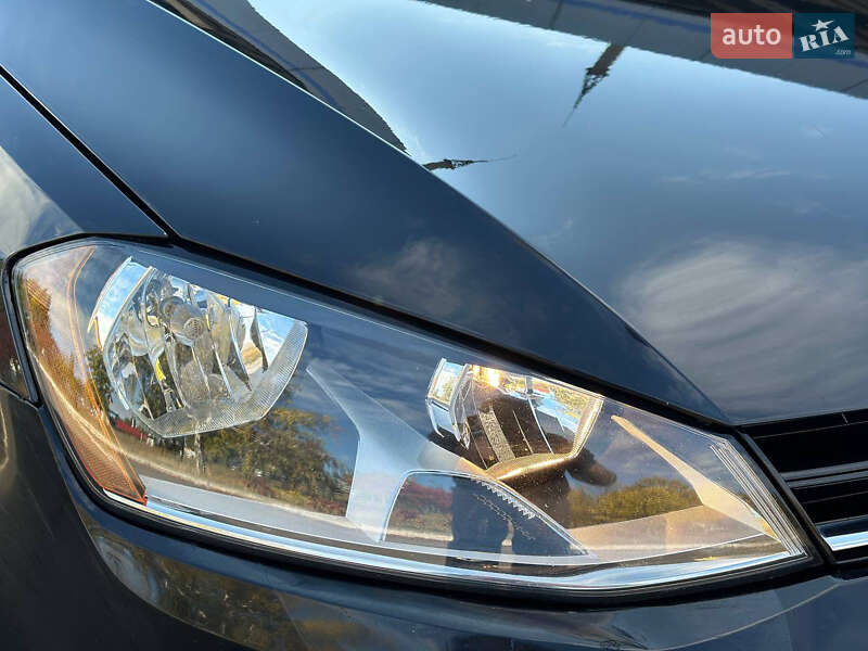 Універсал Volkswagen Golf 2015 в Дніпрі