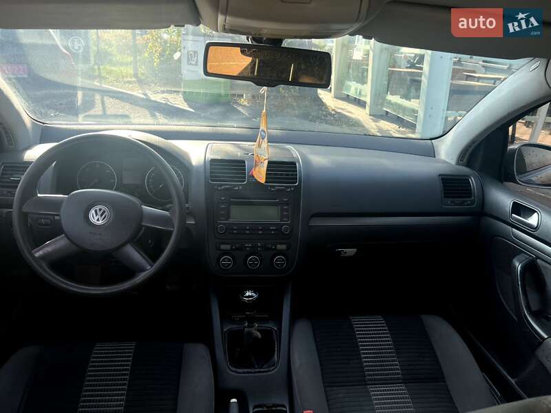 Хетчбек Volkswagen Golf 2005 в Рівному