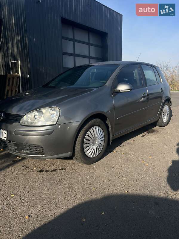 Хетчбек Volkswagen Golf 2005 в Рівному