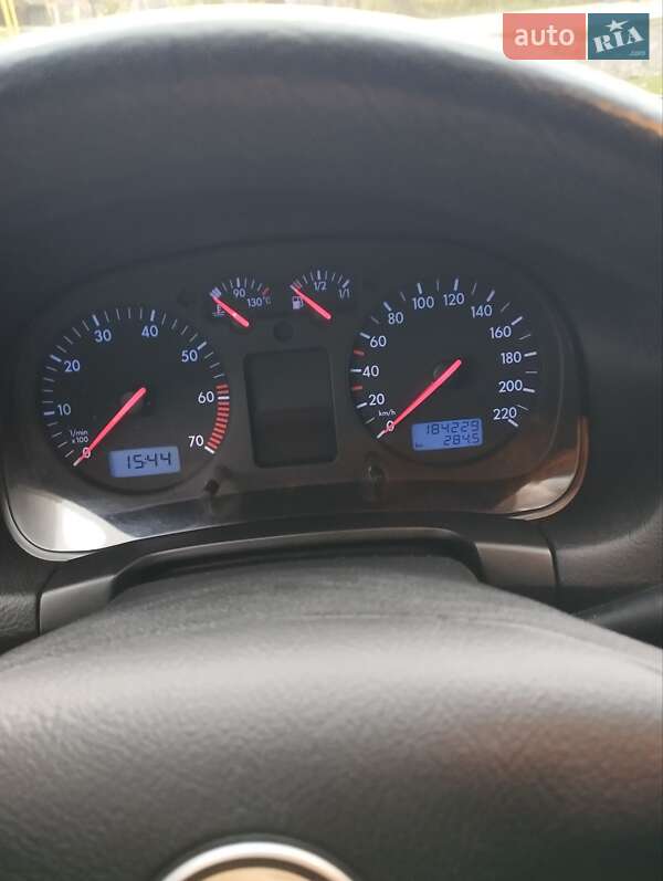 Хэтчбек Volkswagen Golf 2001 в Кутах