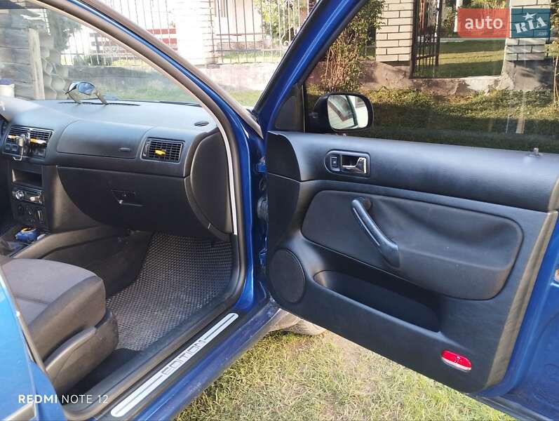 Хэтчбек Volkswagen Golf 2001 в Кутах