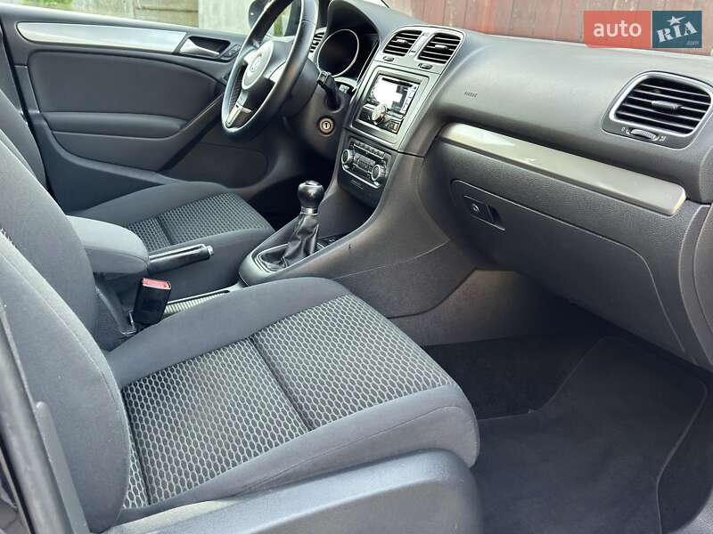Хэтчбек Volkswagen Golf 2009 в Нововолынске