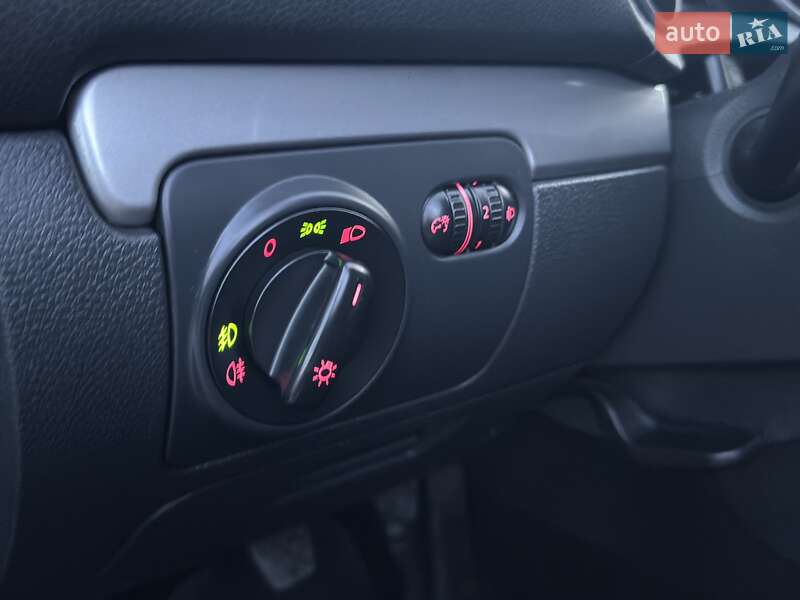 Хэтчбек Volkswagen Golf 2009 в Нововолынске
