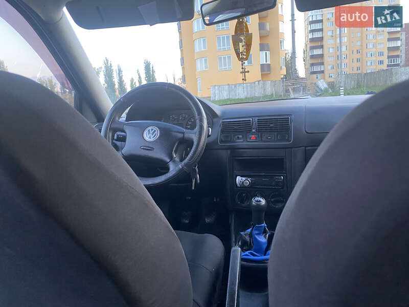 Хэтчбек Volkswagen Golf 2003 в Каменец-Подольском