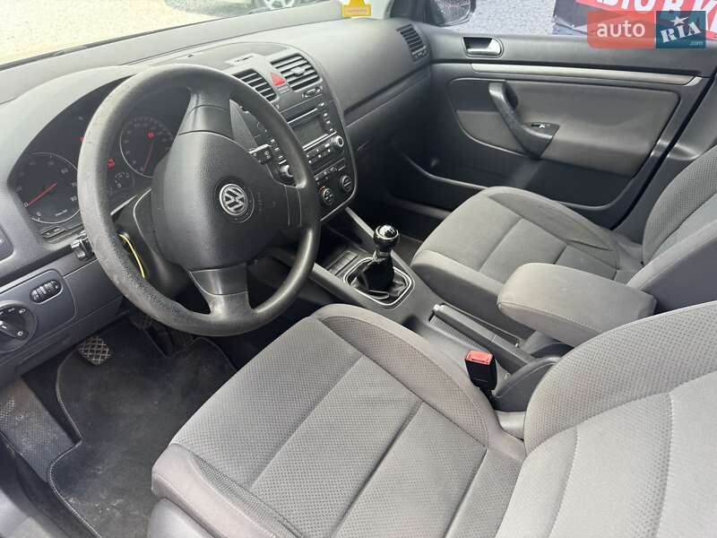Хетчбек Volkswagen Golf 2005 в Стрию