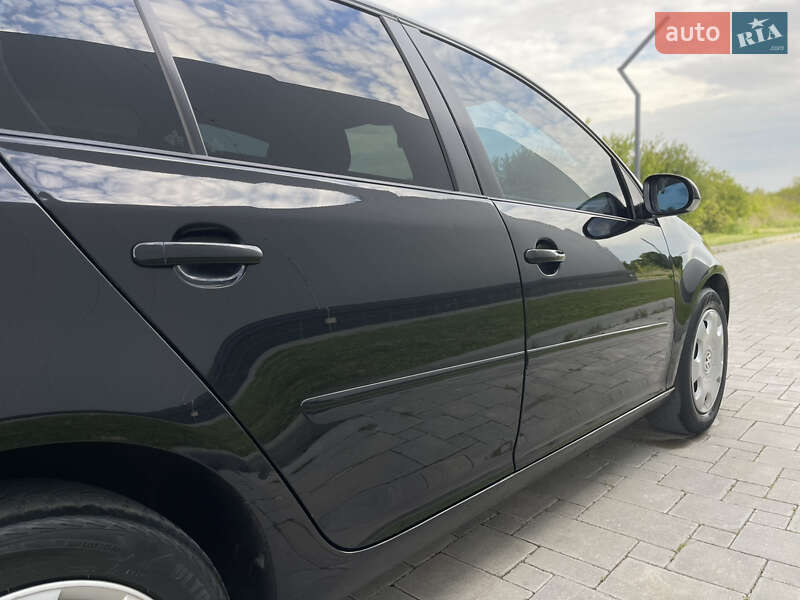 Хетчбек Volkswagen Golf 2008 в Рівному