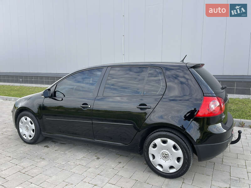 Хетчбек Volkswagen Golf 2008 в Рівному