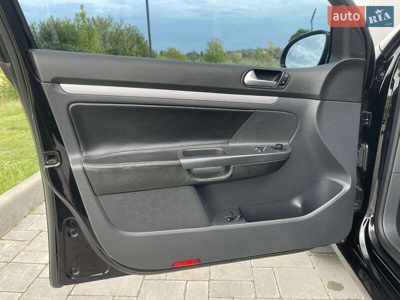 Хетчбек Volkswagen Golf 2008 в Рівному