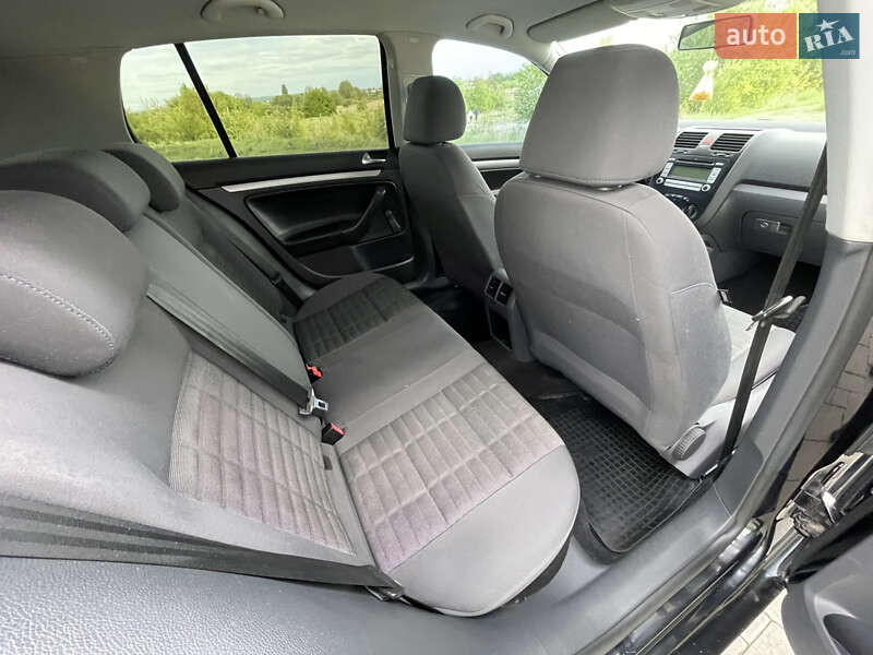 Хетчбек Volkswagen Golf 2008 в Рівному