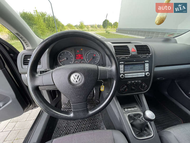 Хетчбек Volkswagen Golf 2008 в Рівному