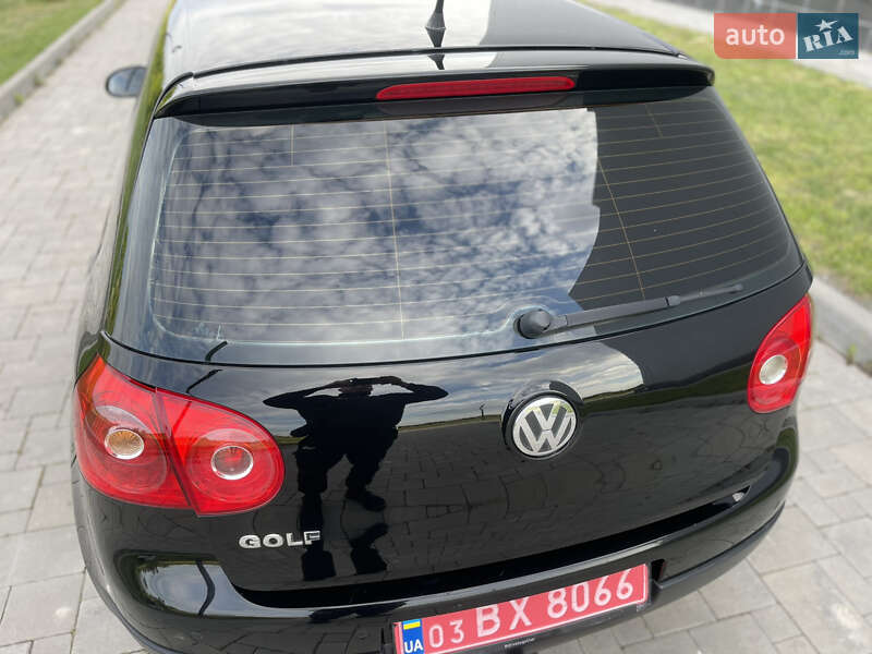 Хетчбек Volkswagen Golf 2008 в Рівному