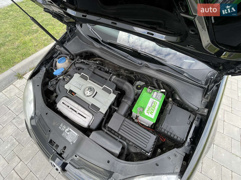 Хетчбек Volkswagen Golf 2008 в Рівному