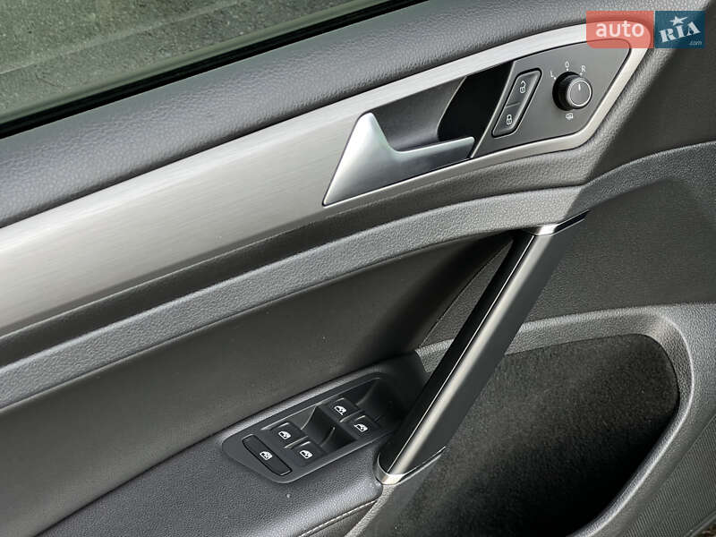 Хетчбек Volkswagen Golf 2015 в Києві фото 32 Хетчбек Volkswagen Golf 2015 в Києві