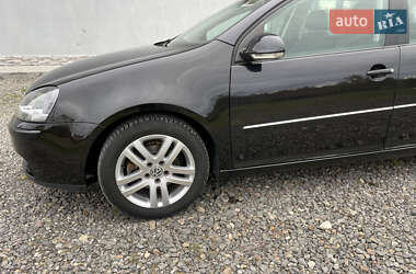 Хэтчбек Volkswagen Golf 2008 в 