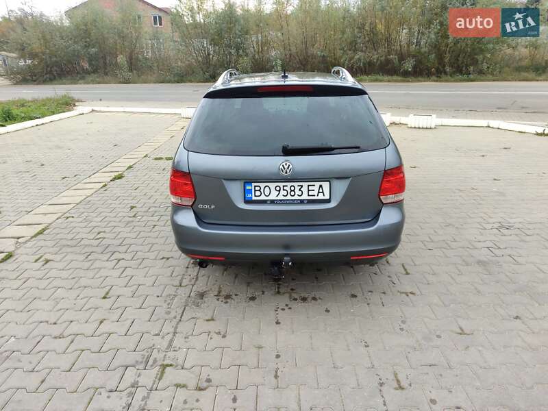 Универсал Volkswagen Golf 2011 в Черновцах