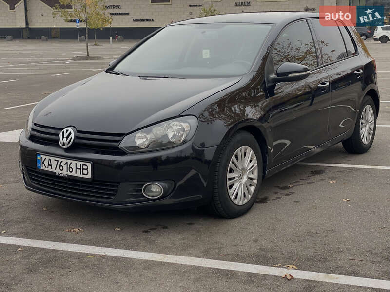 Хэтчбек Volkswagen Golf 2010 в Киеве