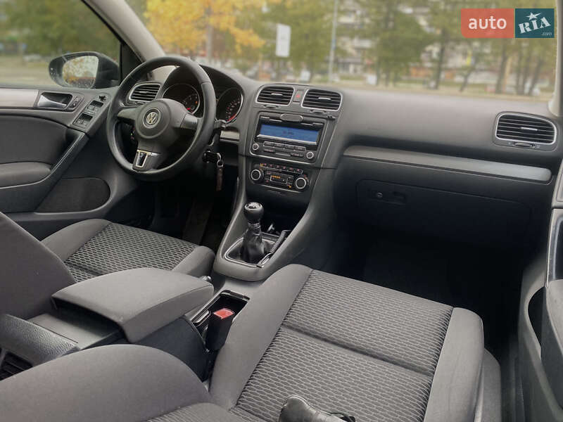 Хэтчбек Volkswagen Golf 2010 в Киеве