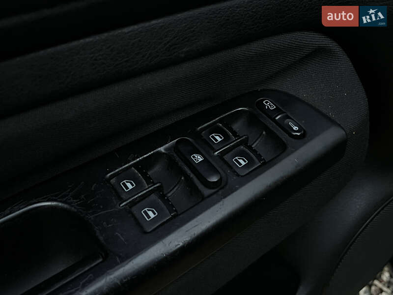 Хэтчбек Volkswagen Golf 2003 в Харькове фото 12 Хэтчбек Volkswagen Golf 2003 в Харькове