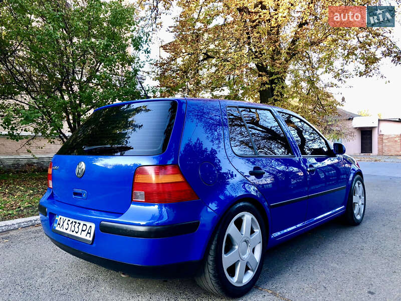 Хэтчбек Volkswagen Golf 2002 в Змиеве