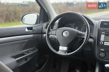 Хэтчбек Volkswagen Golf 2007 в 