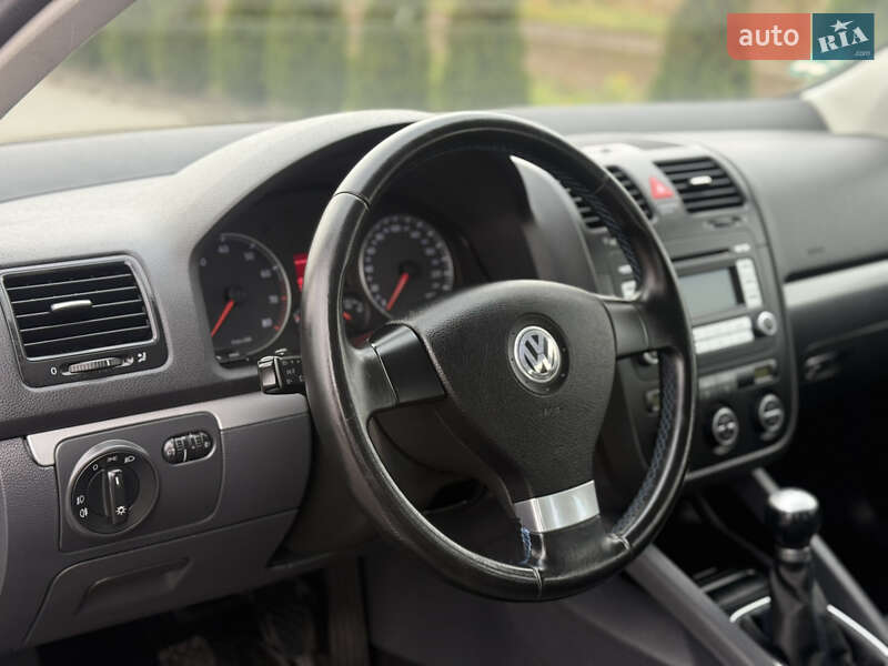Хэтчбек Volkswagen Golf 2007 в Березане