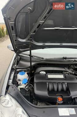 Хэтчбек Volkswagen Golf 2007 в 