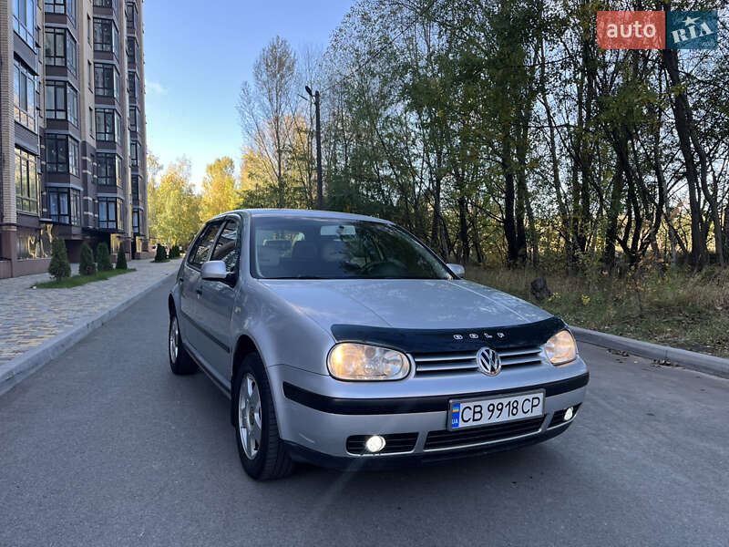 Хетчбек Volkswagen Golf 2001 в Чернігові