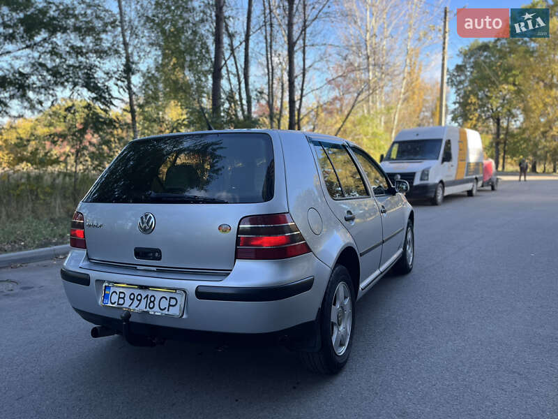Хетчбек Volkswagen Golf 2001 в Чернігові