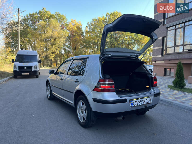 Хетчбек Volkswagen Golf 2001 в Чернігові