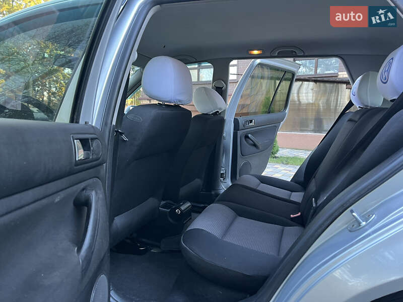 Хетчбек Volkswagen Golf 2001 в Чернігові