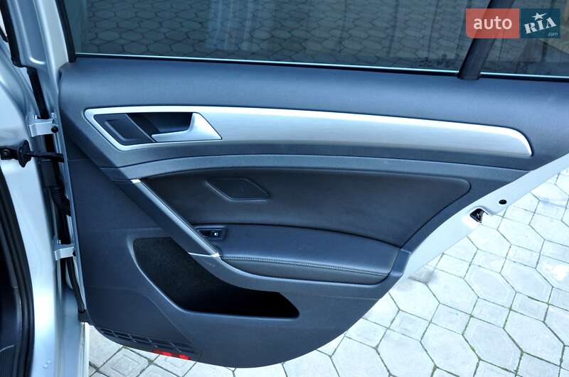 Универсал Volkswagen Golf 2015 в Львове