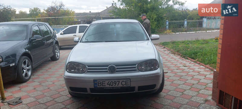 Хетчбек Volkswagen Golf 2003 в Миколаєві