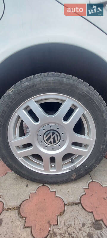 Хетчбек Volkswagen Golf 2003 в Миколаєві