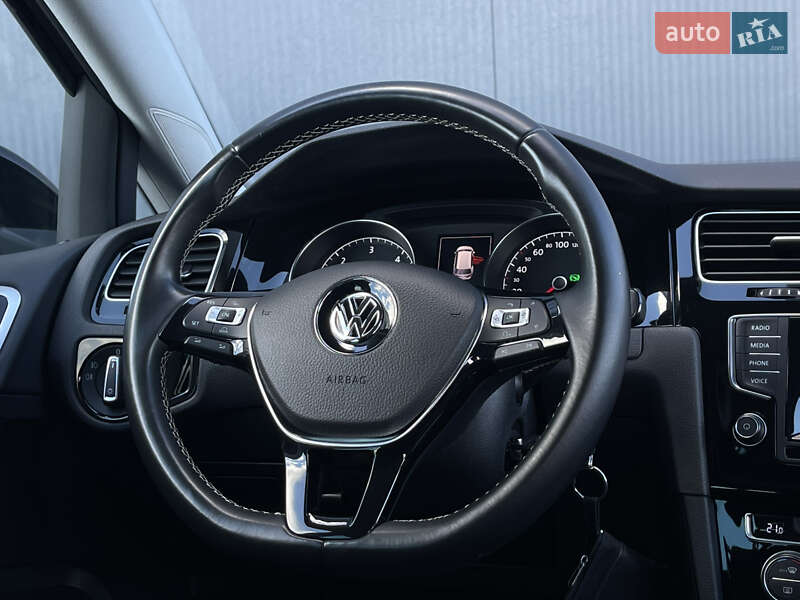 Универсал Volkswagen Golf 2014 в Львове