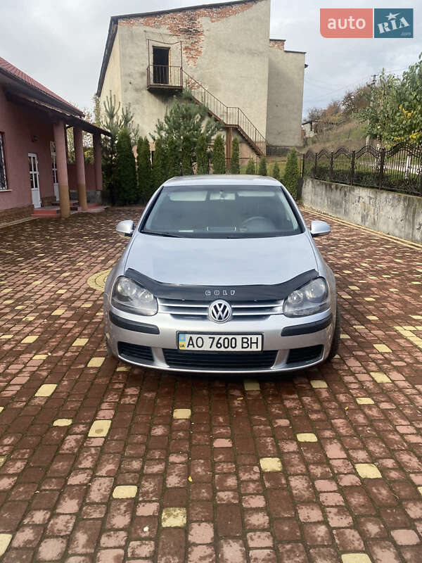 Хэтчбек Volkswagen Golf 2003 в Виноградове фото 5 Хэтчбек Volkswagen Golf 2003 в Виноградове